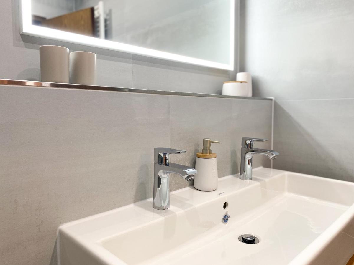 Modernes Apartment In Zentrumsnaehe Mit Eigenem Stellplatz Baden-Baden Exteriör bild