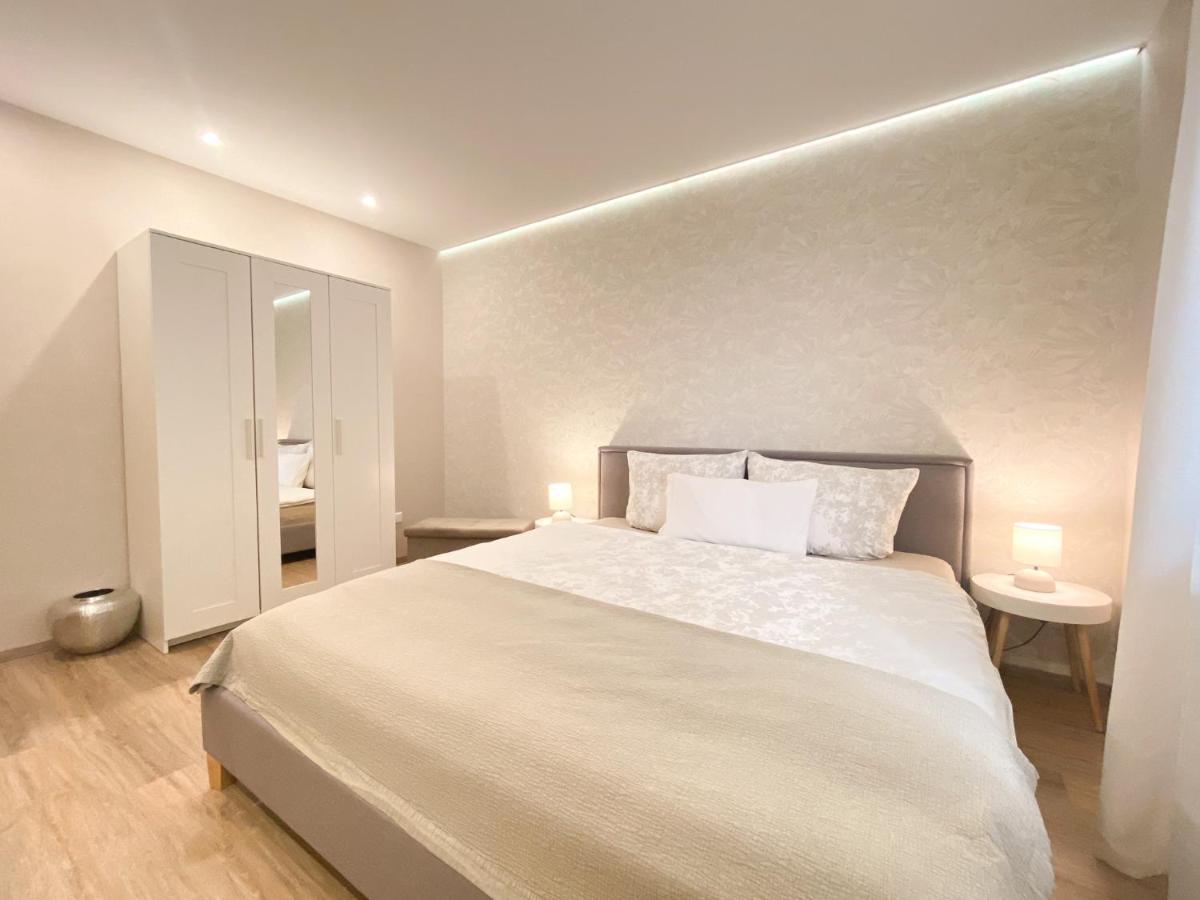 Modernes Apartment In Zentrumsnaehe Mit Eigenem Stellplatz Baden-Baden Exteriör bild