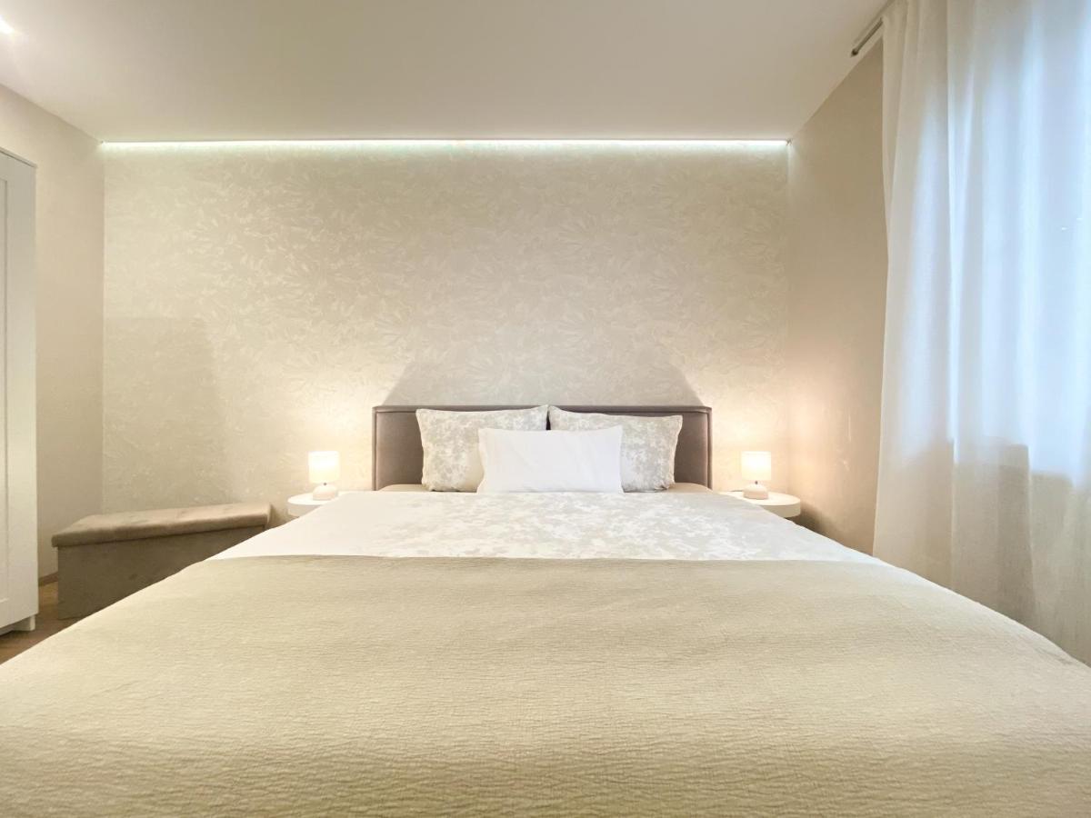 Modernes Apartment In Zentrumsnaehe Mit Eigenem Stellplatz Baden-Baden Exteriör bild